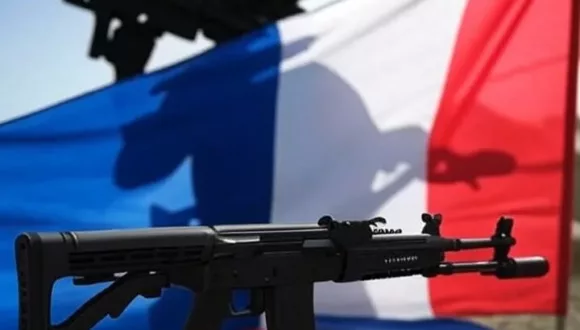 Le FAMAS : un symbole de la souveraineté française face aux défis technologiques modernes Le FAMAS : un symbole de la souveraineté française face aux défis technologiques modernes